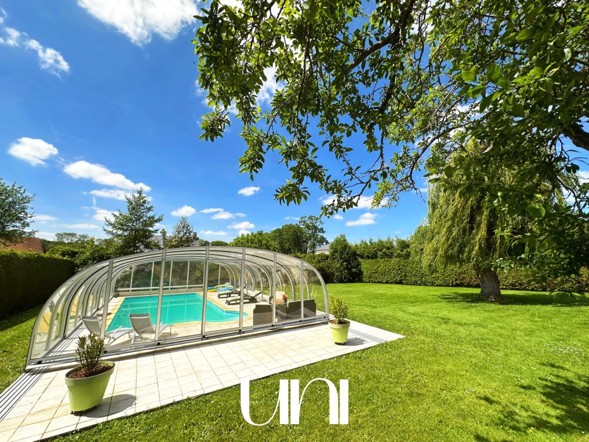 Maison 7 pièces de 197m² avec piscine - Monceaux-en-bessin