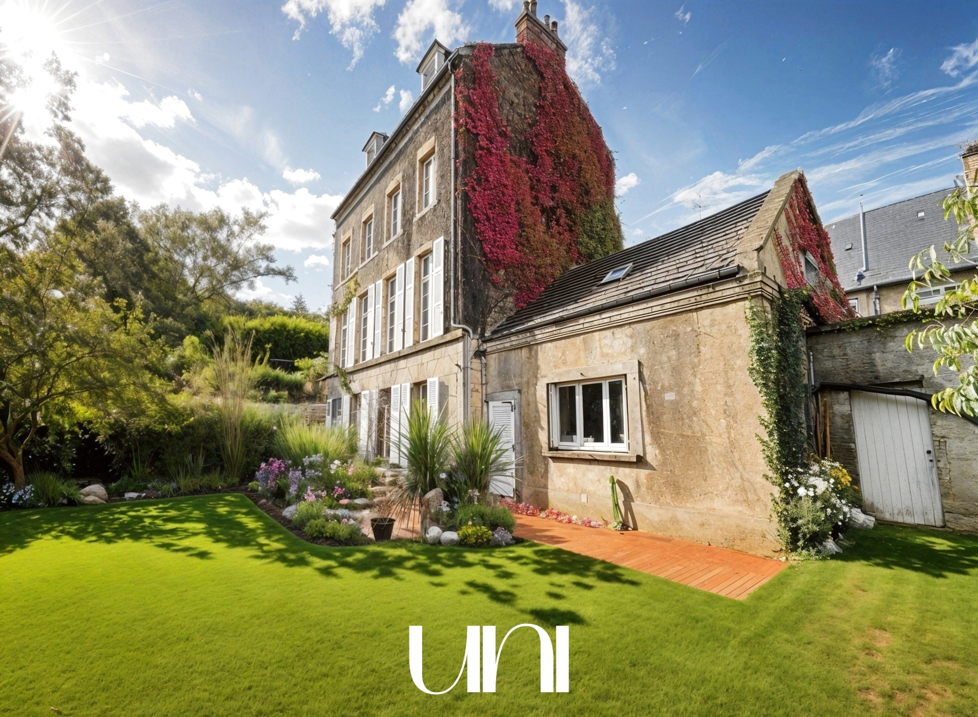 Maison T8 de 218m2 sur parcelle de 336m2