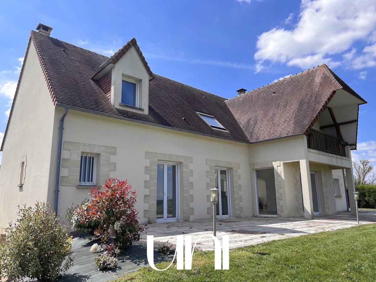 Maison 9 pièces de 255m2 avec jardin - MUTRECY