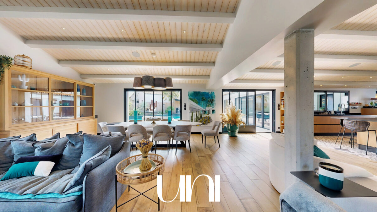 Maison 5 pièces de 277 m2 avec piscine et dépendance