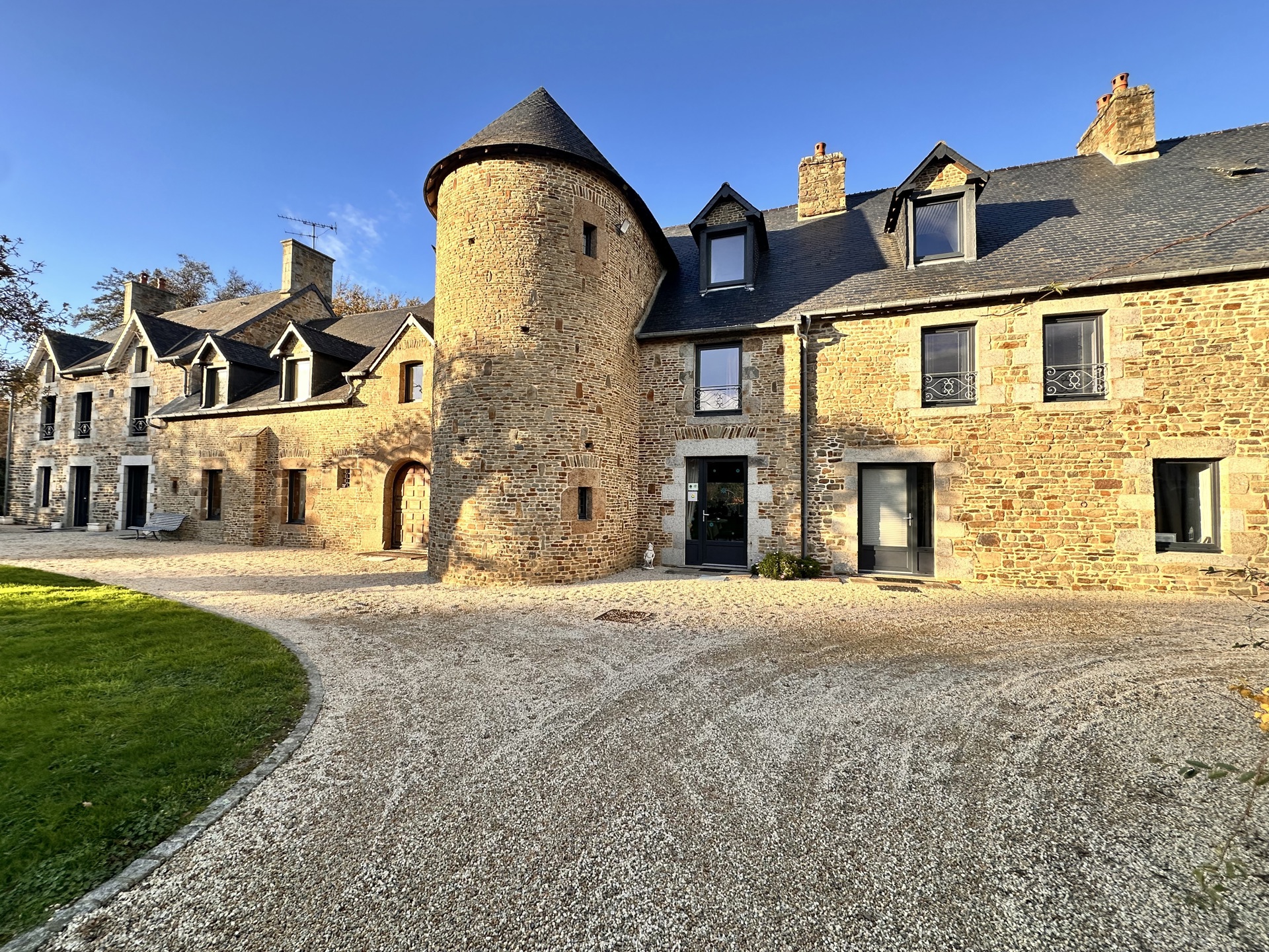 Maison T11 de 587 m2 avec parc de 2,8 hectares