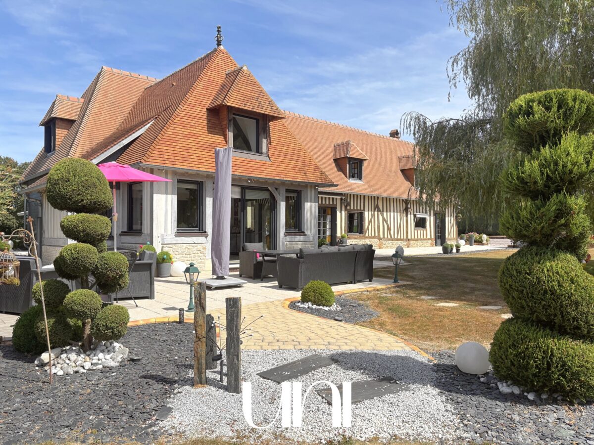 Propriété d'exception au coeur du pays d'auge -  245m2 - Fauguernon