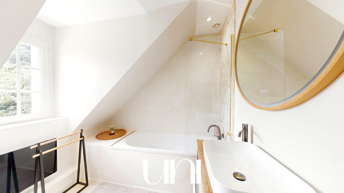 Maison 5 pièces de 119m2 sur un terrain de 2180m2 - ESQUAY-SUR-SEULLES