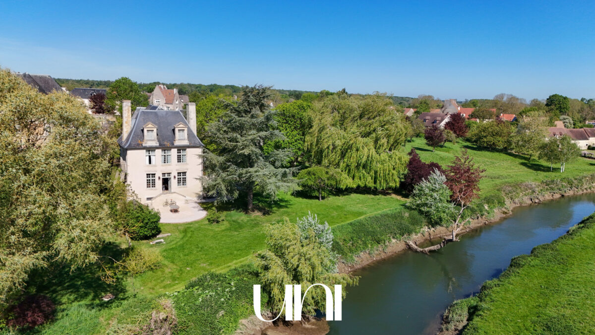 Manoir 11 pièces de m2 avec dépendances - TROARN