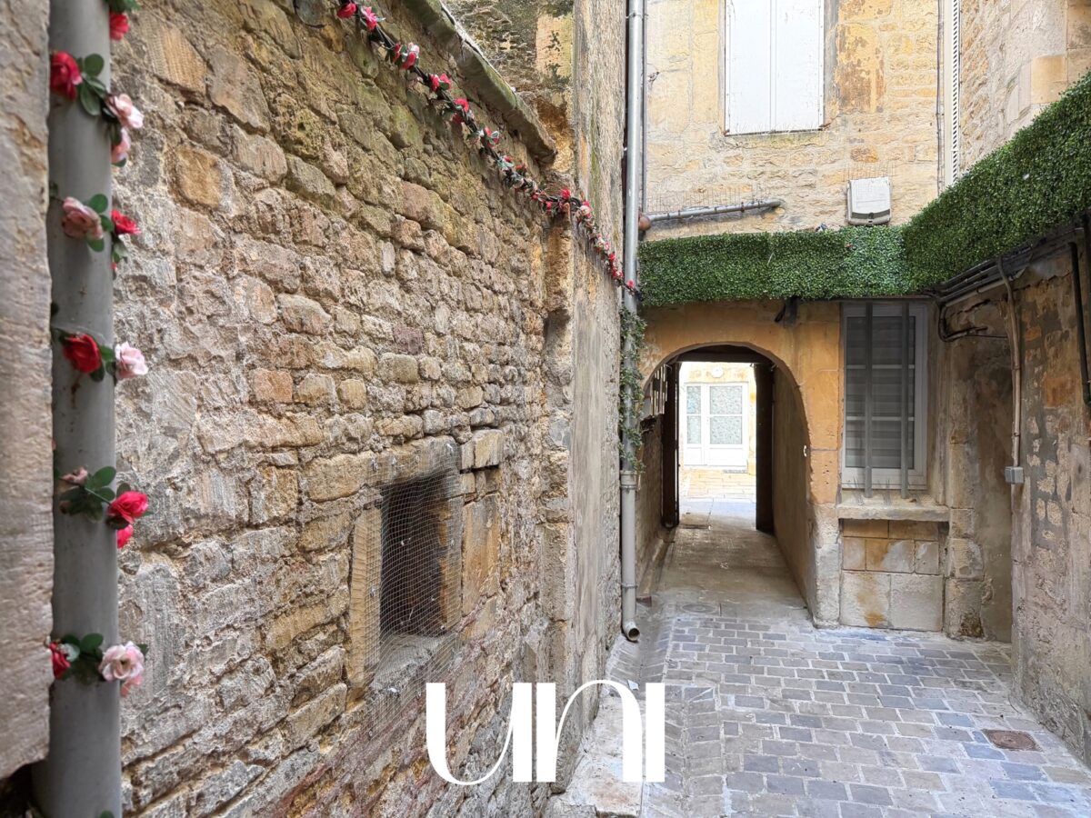 Charmant studio 26m2 (17m2 Carrez) face au Château de Caen