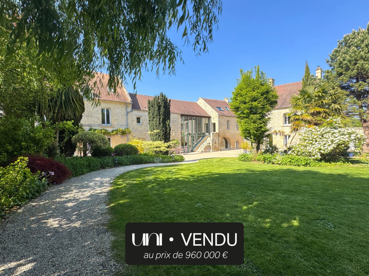 Maison T11 de 305 m2, avec dépendance T3 de 75 m2 sur terrain de 5000 m2