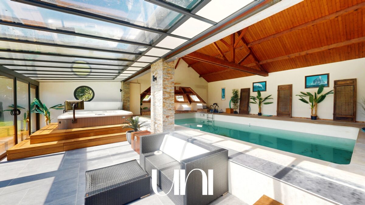 Maison 10 pièces, 287 m2 avec piscine - HERMANVILLE SUR MER