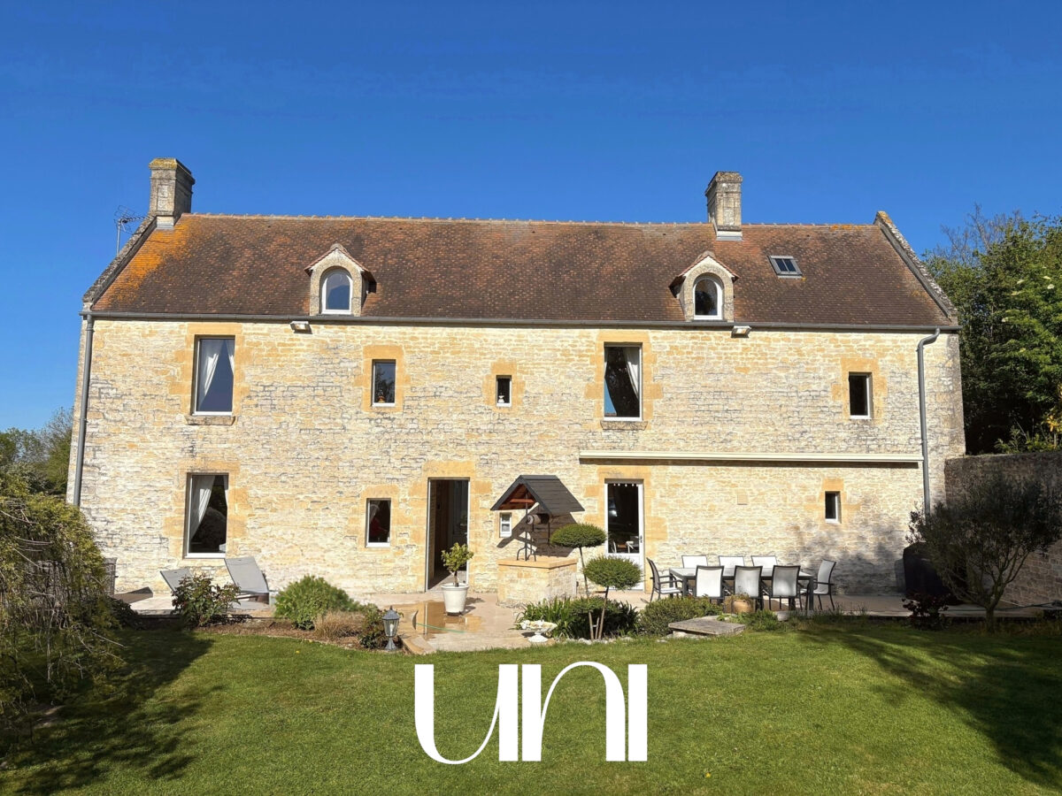 Maison 7 pièces de 280 m2 avec dépendance - CREULLY
