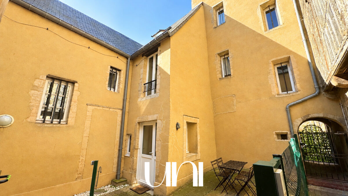 Appartement 2 pièces de 26,72 m2 en triplex - BAYEUX centre