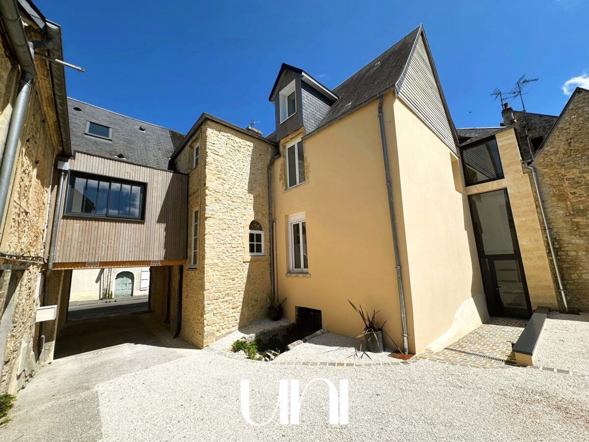 Triplex 3 pièces entièrement rénové avec place de Parking - Bayeux