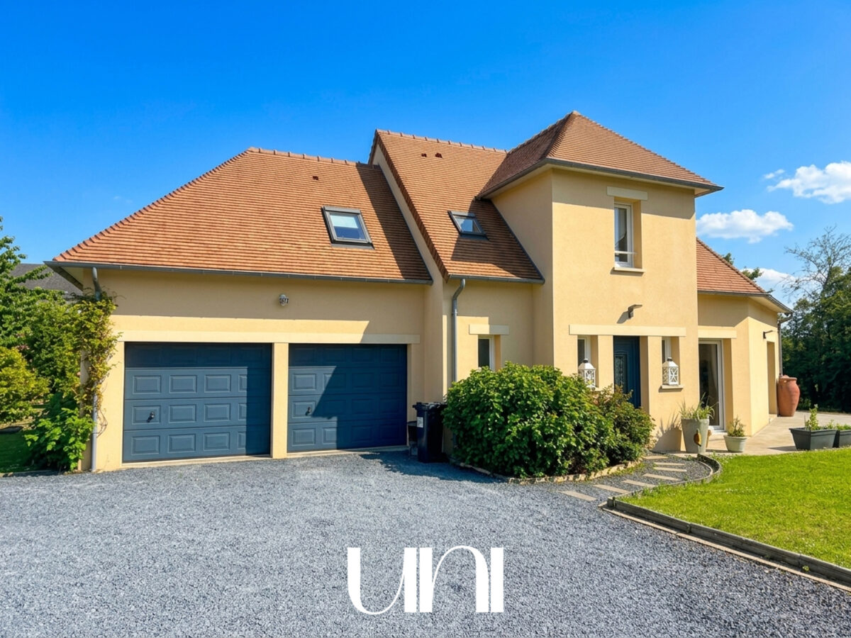 Maison 5 pièces de 148 m2 avec double garage - MONCEAUX EN BESSIN