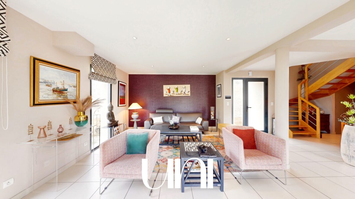 Maison 4 pièces de 121,9 m2 avec garage - Thue et mue