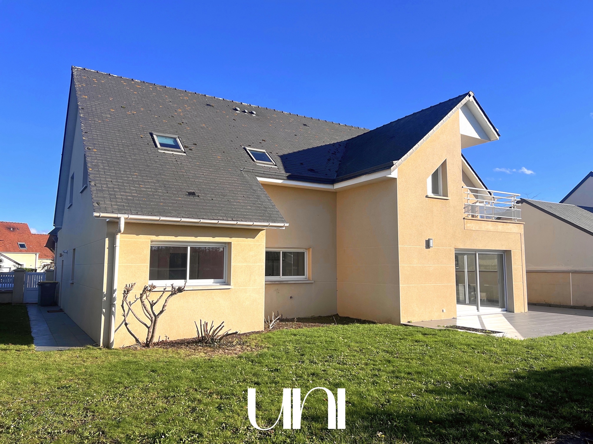 Maison T8 de 235m² sur un terrain de 710m² - OUISTREHAM - 597 000€