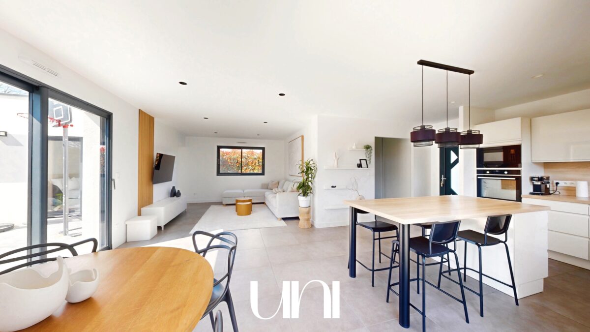 Maison T5 de 128m2 sur une parcelle de 464m2 à MESLAY