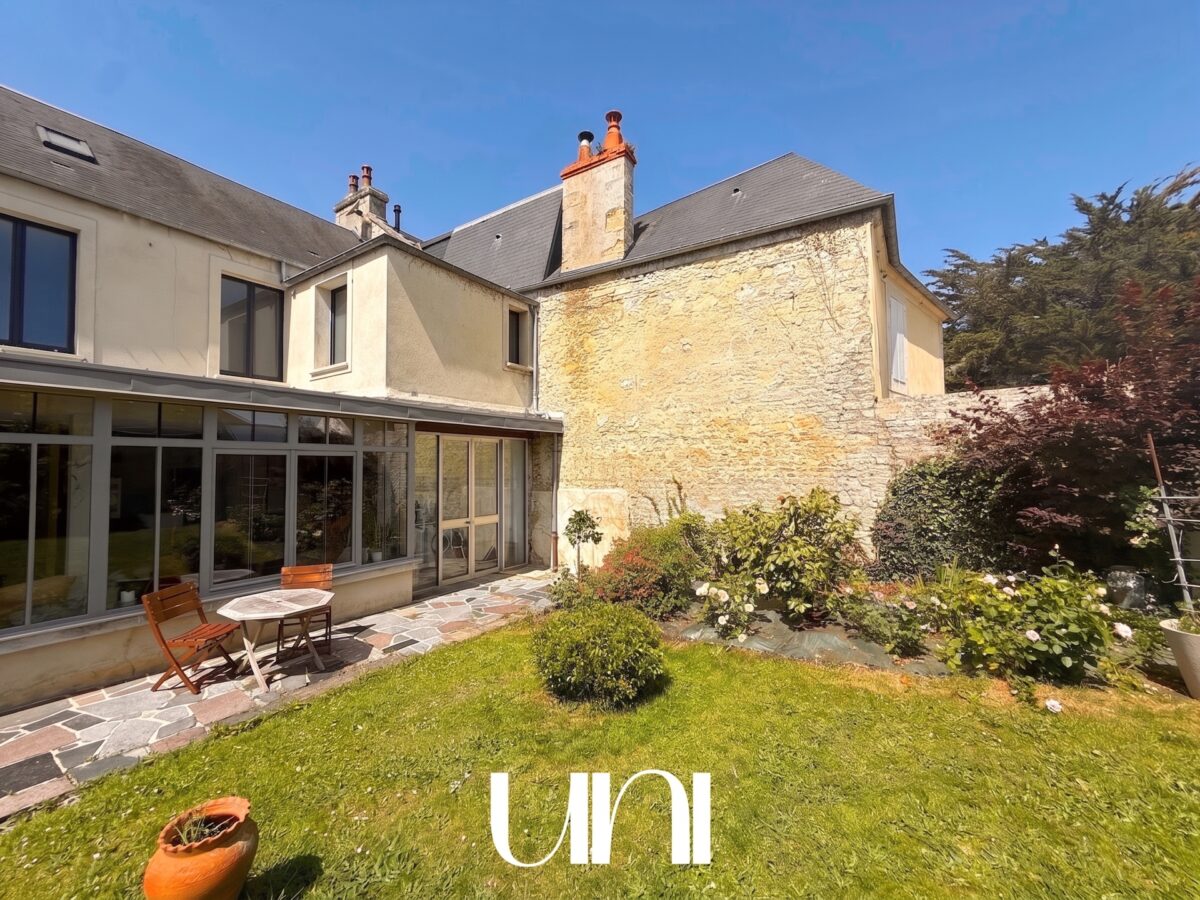 Maison 4 pièces 144 m2 avec jardin – centre Bayeux – Place St Patrice