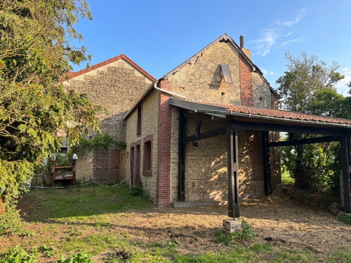 Grange à rénover en pierre - Valambray