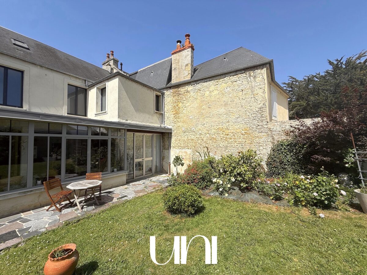Maison 4 pièces 144 m2 avec jardin - centre Bayeux - Place St Patrice