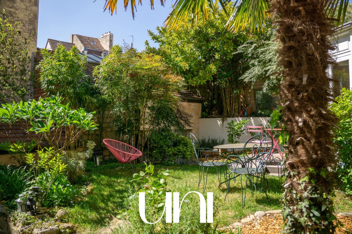 Propriété 8 pièces de 212m2 avec dépendance - CAEN VAUGUEUX