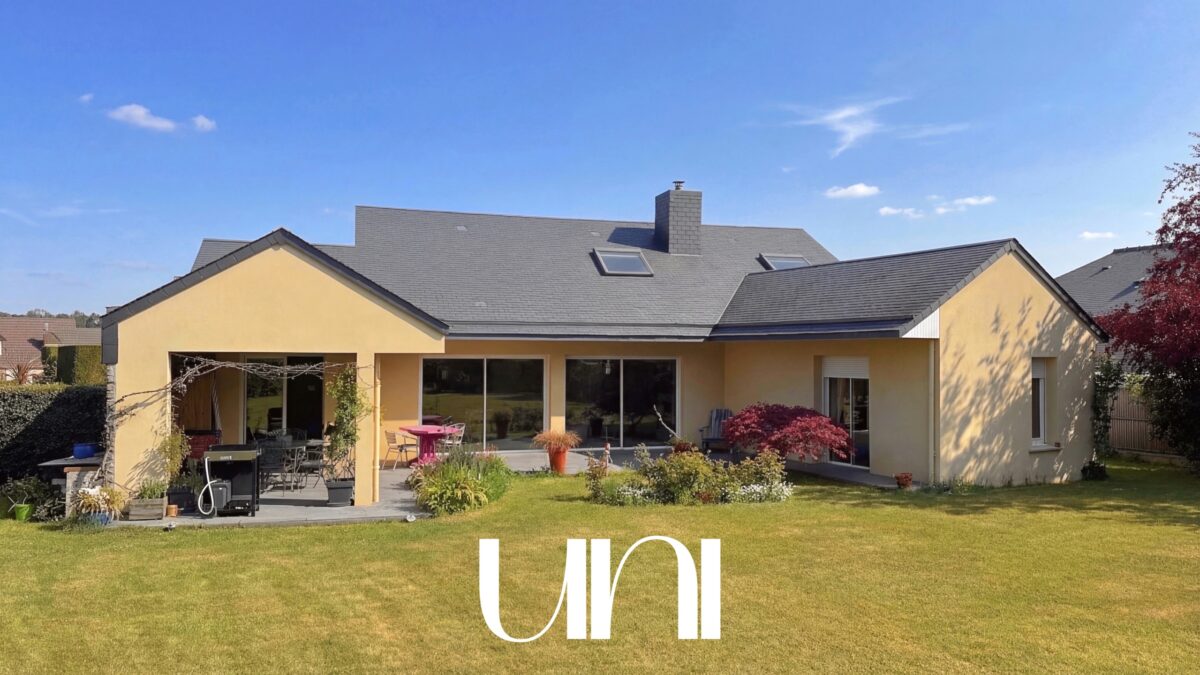 Maison 5 pièces de 153 m2 avec garage - Agneaux