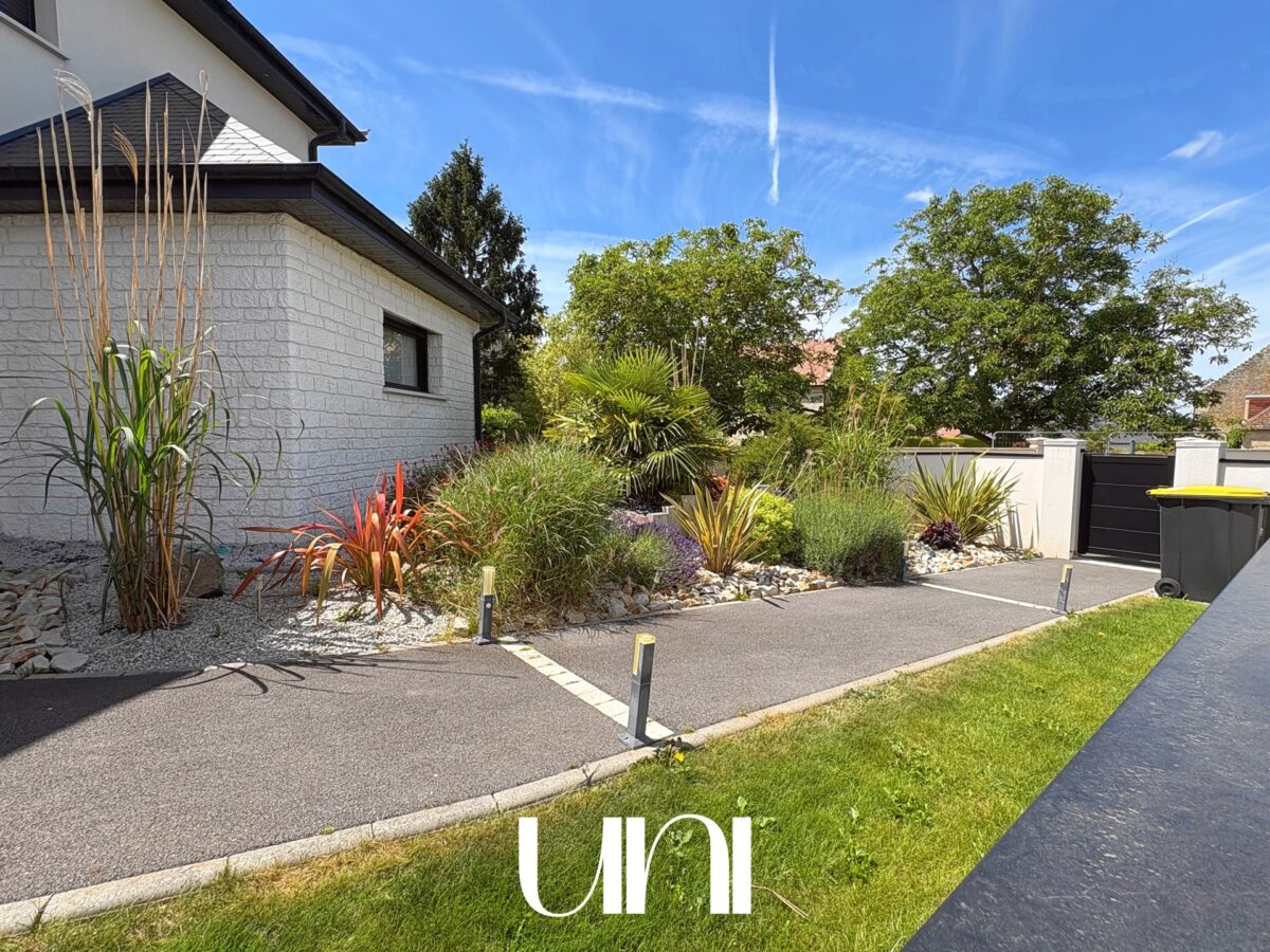 Maison 5 pièces de 160 m2 avec sous-sol - RANVILLE