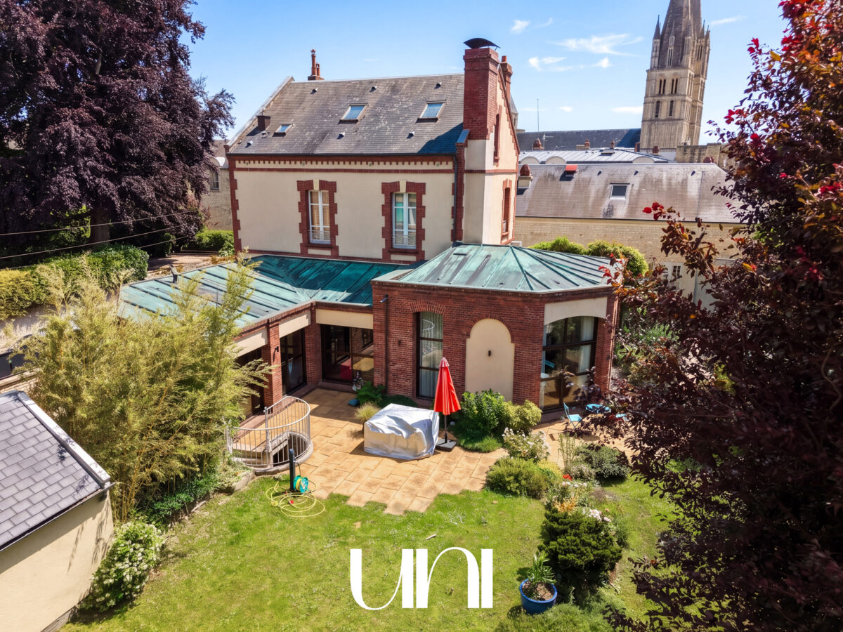 Maison 6 pièces de 350 m2 avec garage - CAEN