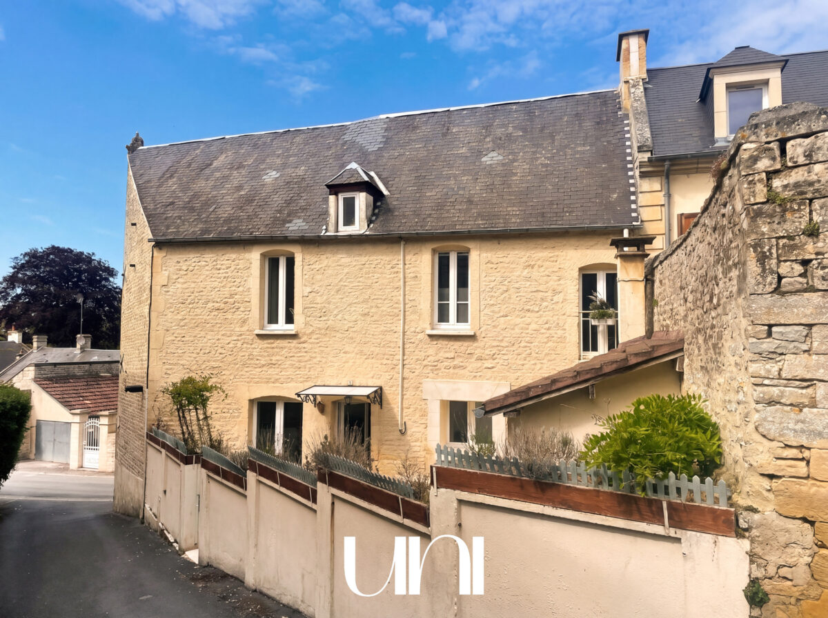 Maison 5 pièces de 120 m² avec garage - FONTAINE-HENRY