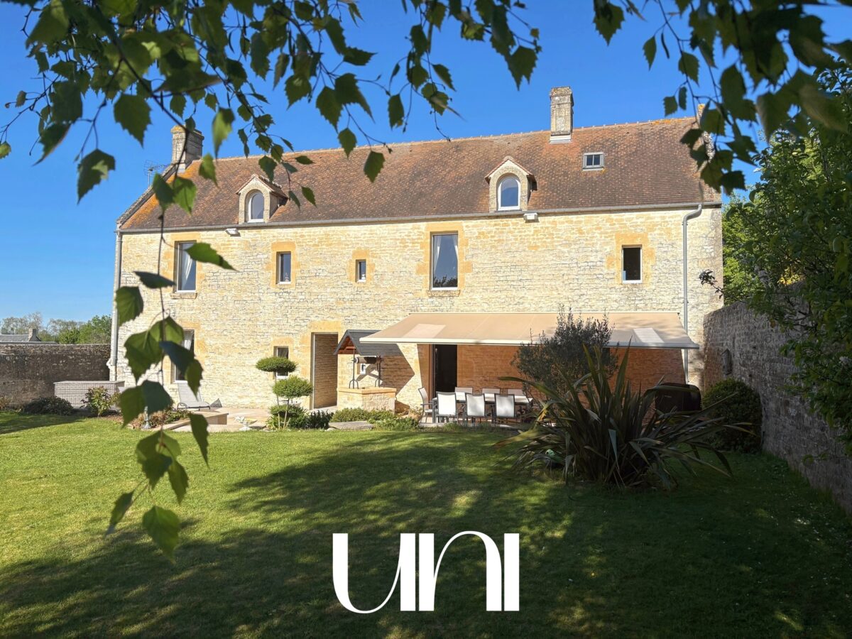 Maison 7 pièces de 280 m2 avec dépendance - CREULLY