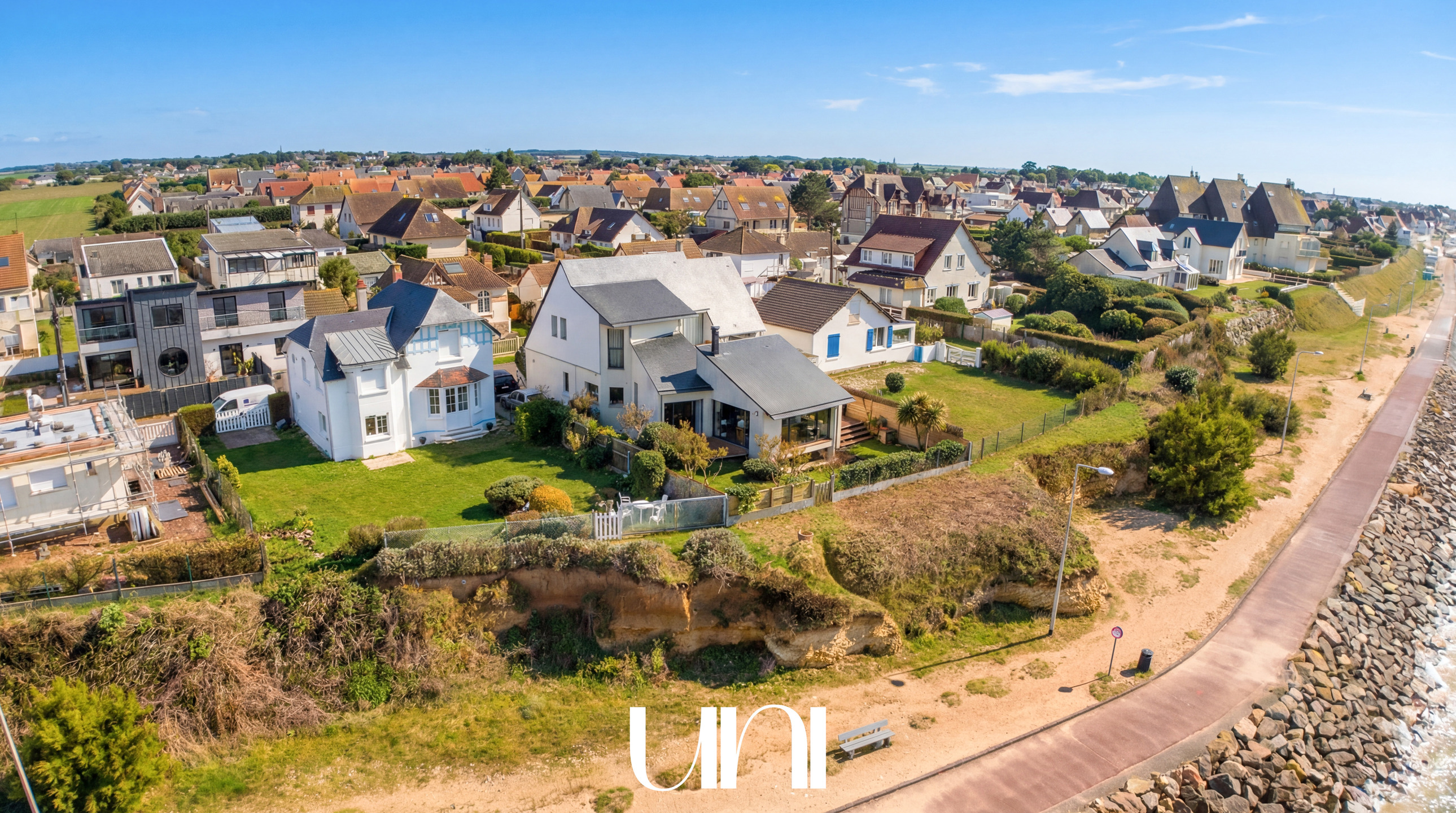 Superbe maison T7 de 237 m2 sur 442 m2 de terrain en front de mer