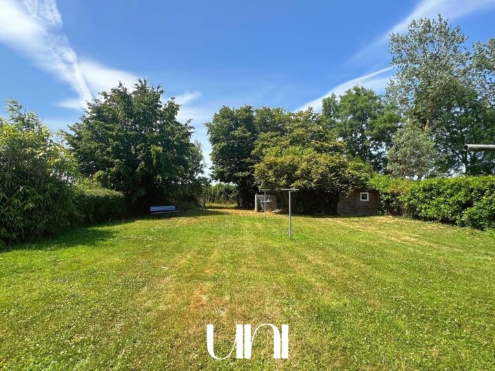 Terrain constructible de 710 m2 - BAVENT