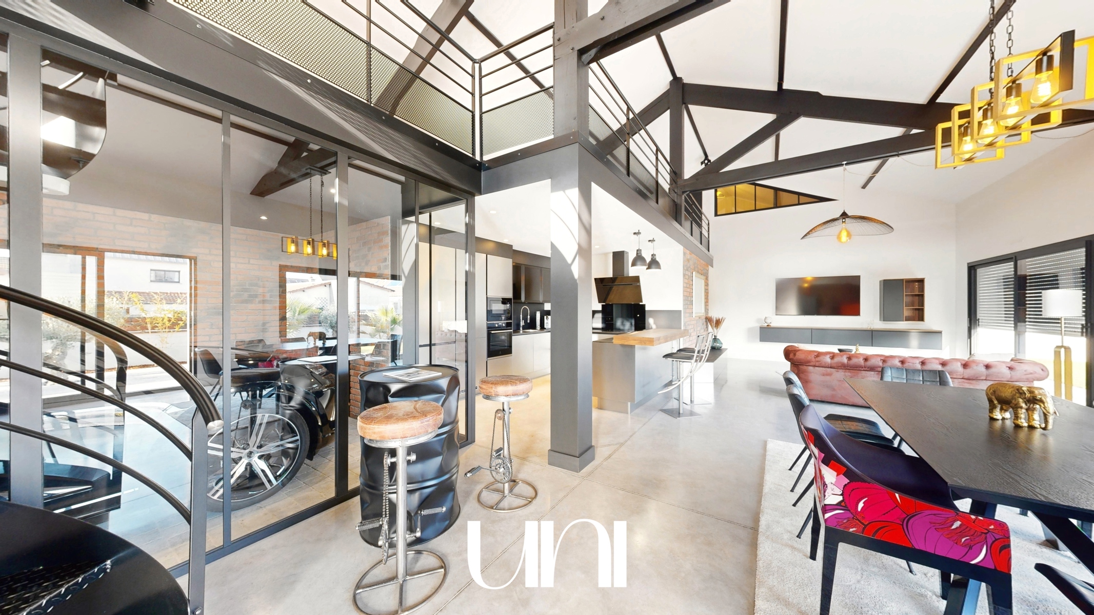 Loft T4 de 149 m² sur terrain de 372 m² - MONDEVILLE