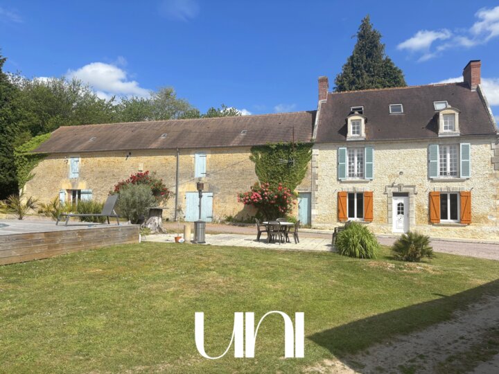 Propriété T6 de 158m2 avec grandes dépendances - Mery Corbon