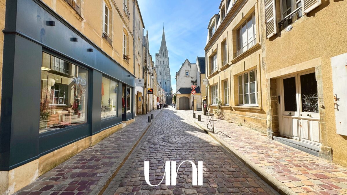 Appartement 2 pièces de 26,72 m2 en triplex - BAYEUX centre