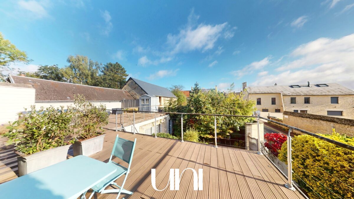 Maison 12 pièces de 365m2 sur terrain de 390m2 - THUE ET MUE