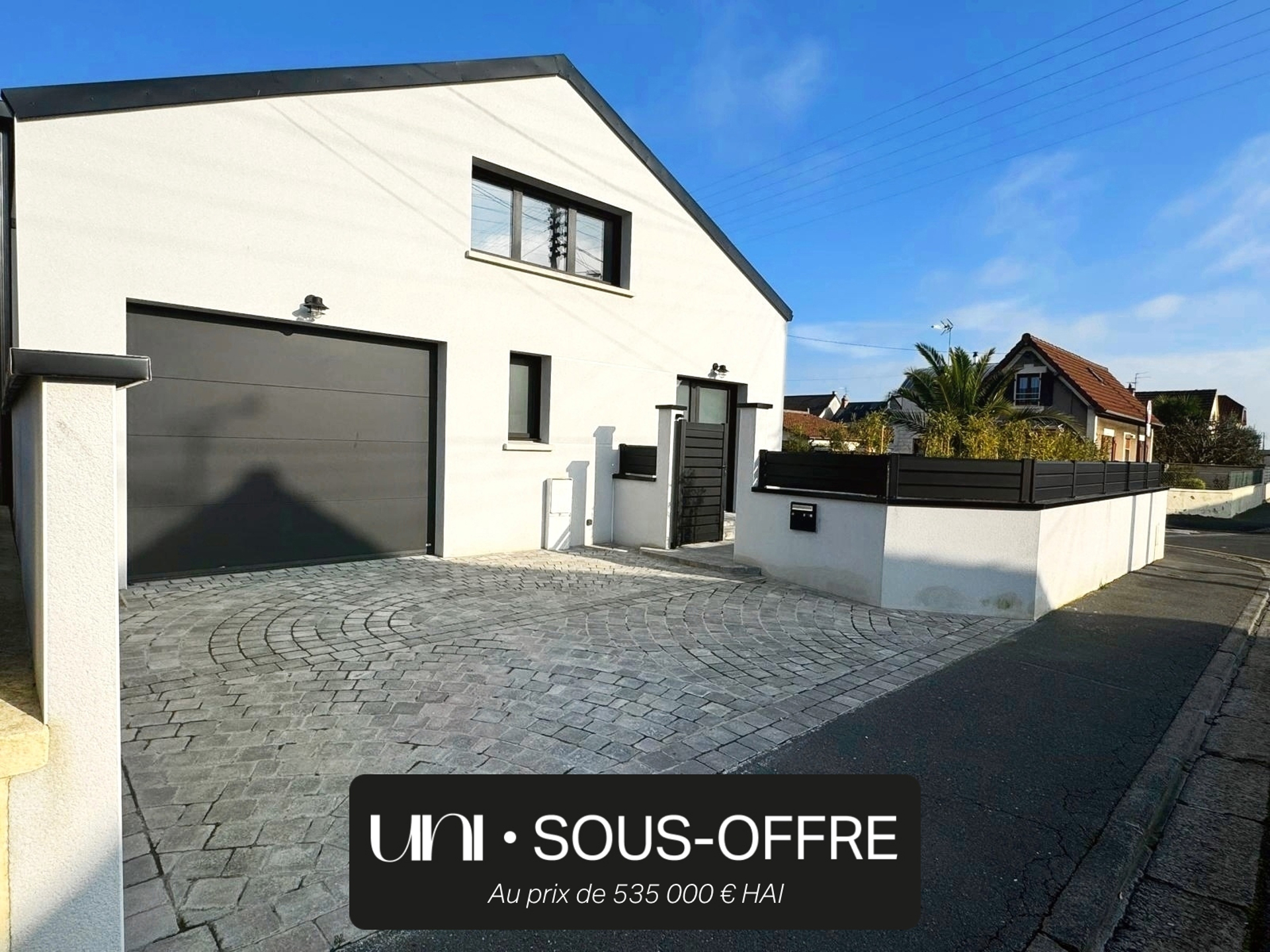 Loft T4 de 149 m² sur terrain de 372 m² - MONDEVILLE