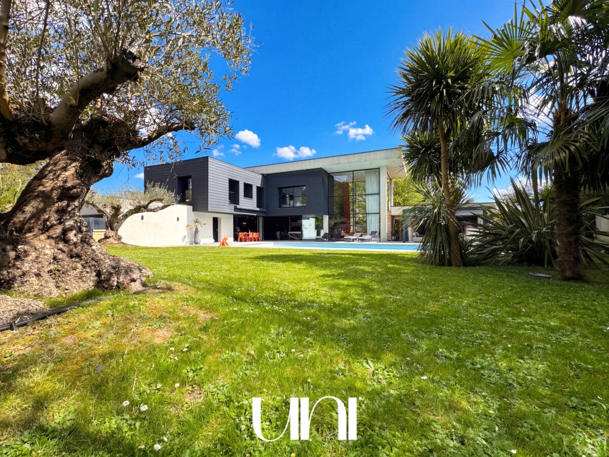 Maison de prestige T8 de 307 m² sur terrain de 1600 m² – SAINT-CONTEST