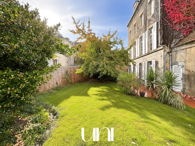 Maison T8 de 218m2 sur parcelle de 336m2