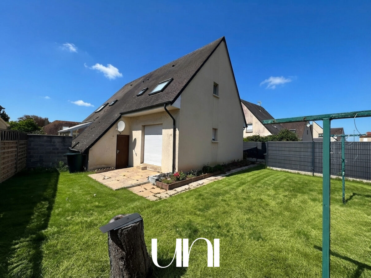 Maison 4 pièces de 71 m2 sur un terrain de 180 m2 - LANGRUNE-SUR-MER