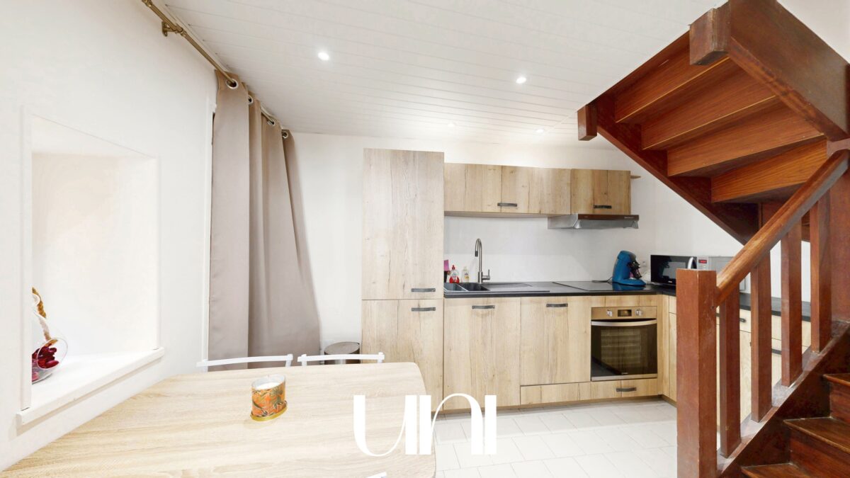Appartement 2 pièces de 26,72 m2 en triplex - BAYEUX centre