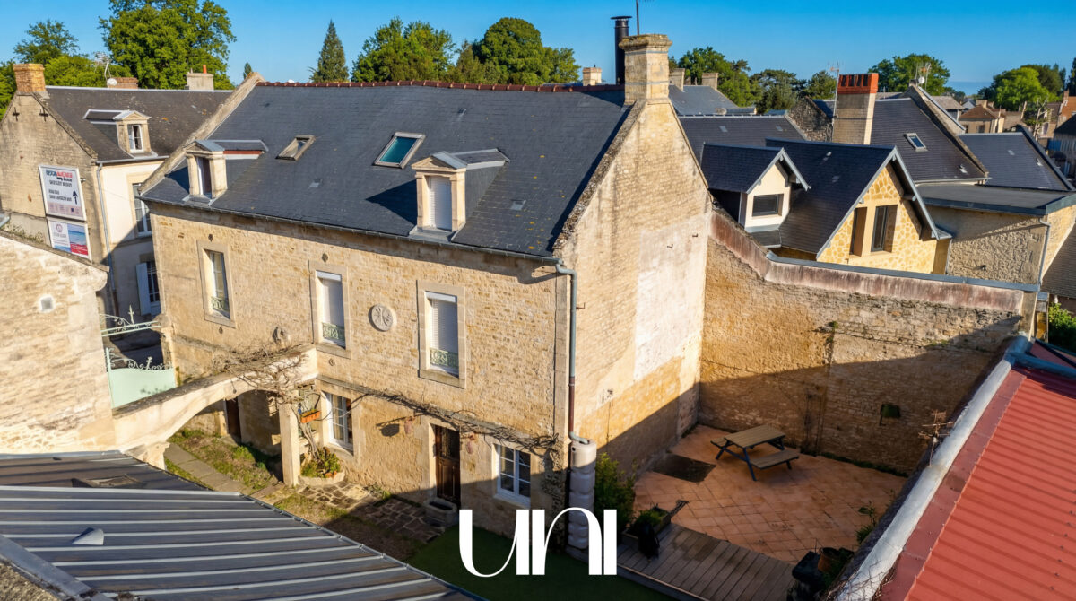 Maison T4 de 100m2 + Gite T3 de 50m2 + T3 loué sur parcelle de 300m2