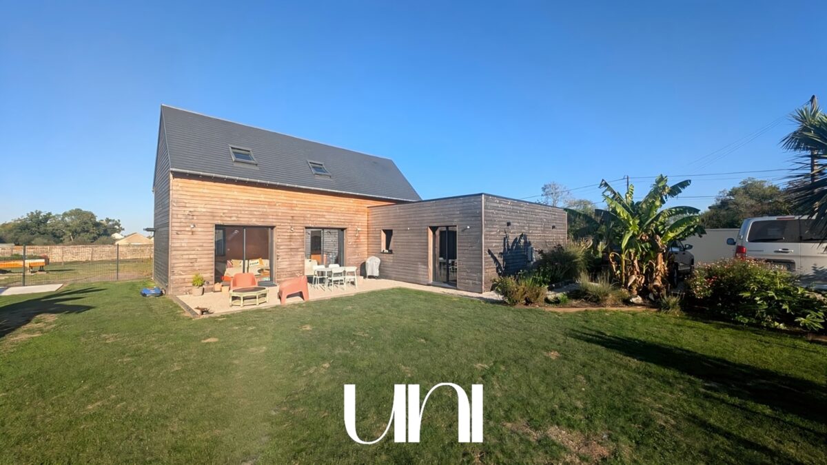 Maison 5 pièces de 114 m2 - NOYERS-BOCAGE