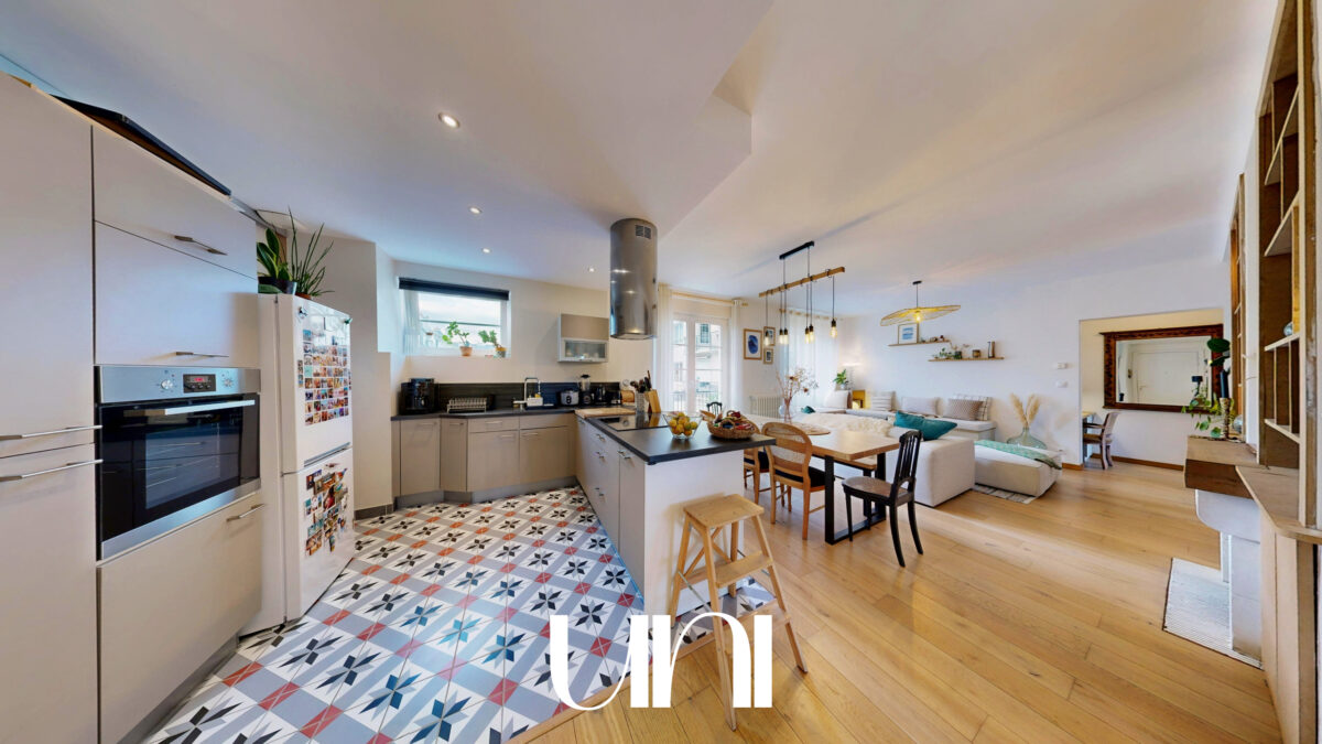 Appartement 4 pièces de 94 m2 avec deux balconnets - hyper-centre Caen