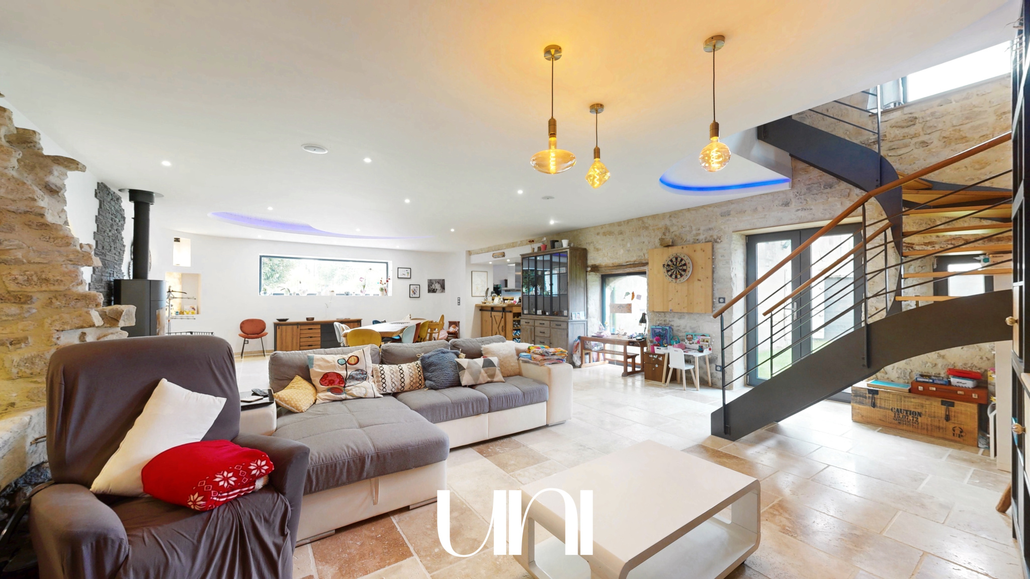 Maison T6 de 242m2 sur 2400m2 de terrain à Vaux sur Aure