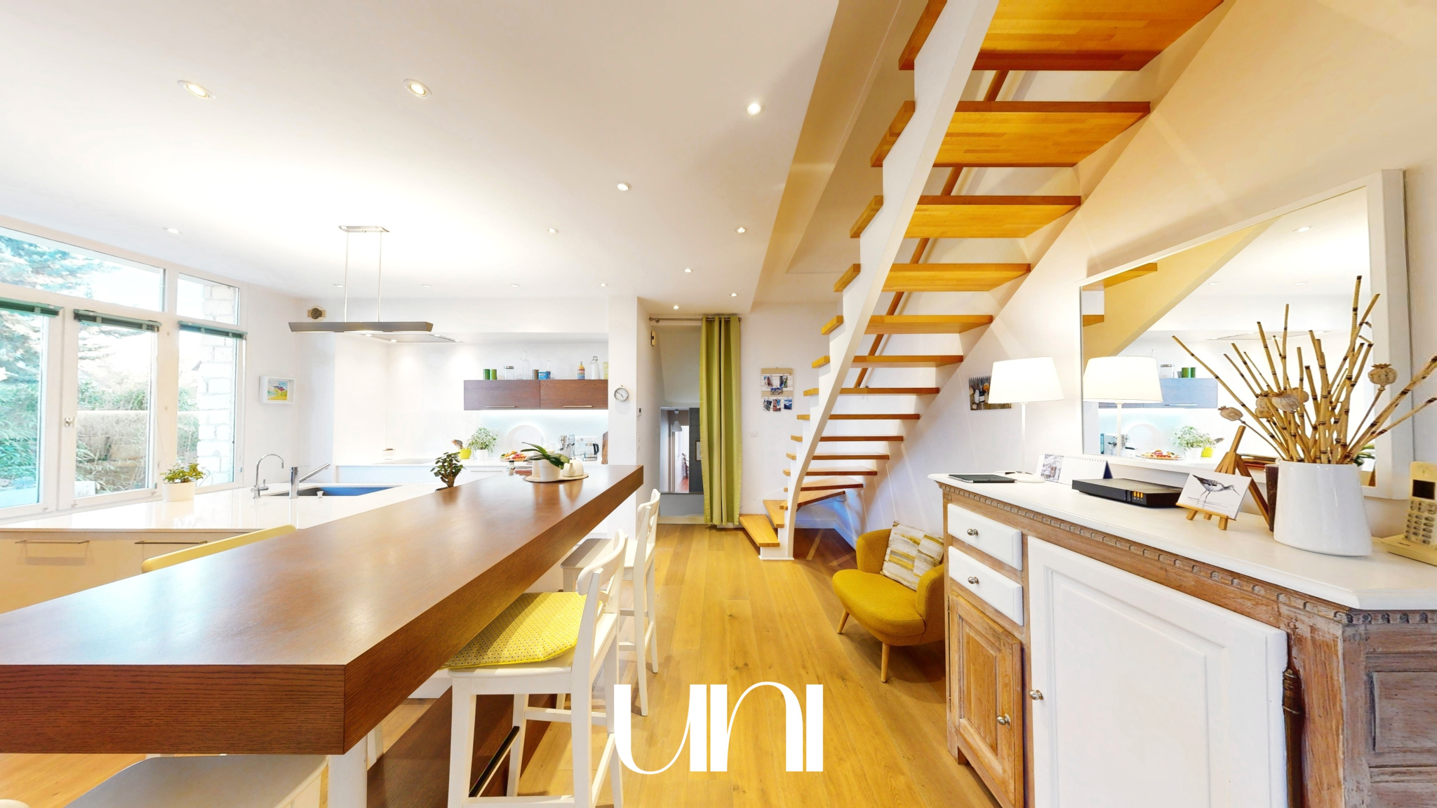 Magnifique maison T9 de 210m2 avec une grande terrasse et un terrain de 1000 m2