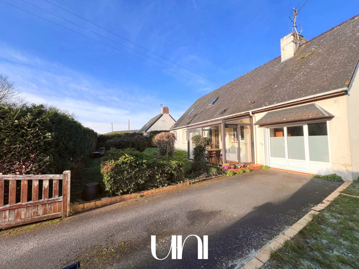 Maison 6 pièces de 130m2 sur une parcelle de 1016m2 à Vieux