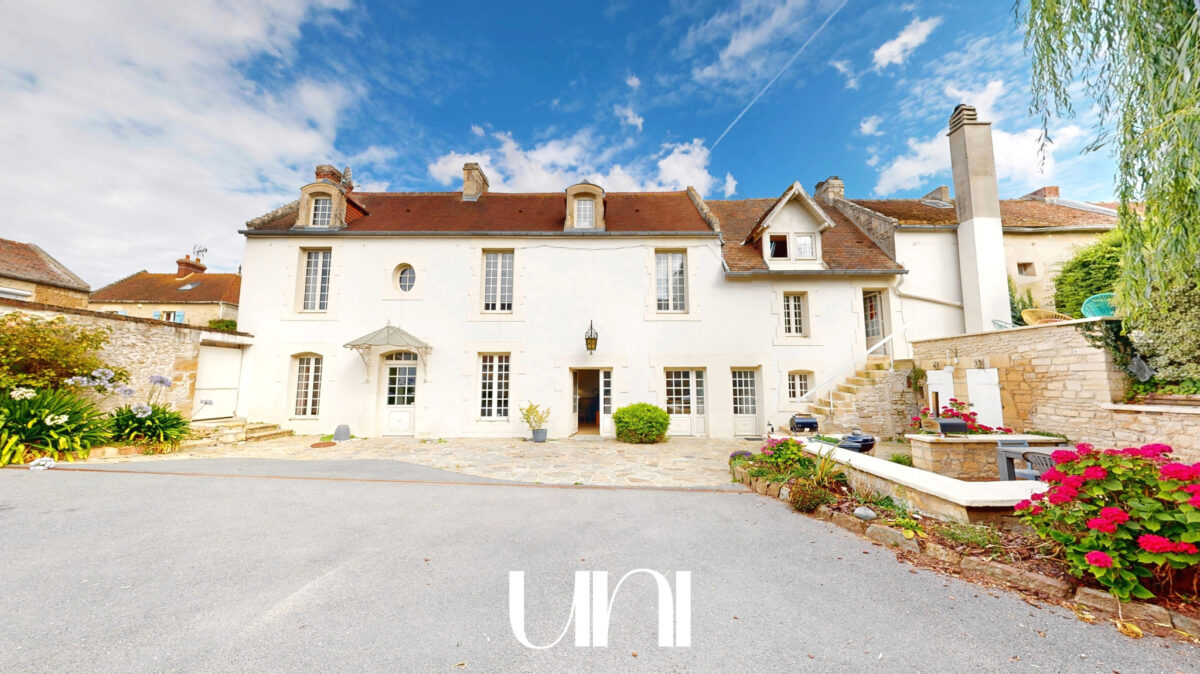 Maison T6 de 165m2 dans un ancien corps de ferme de 1008m2- Ifs Bras