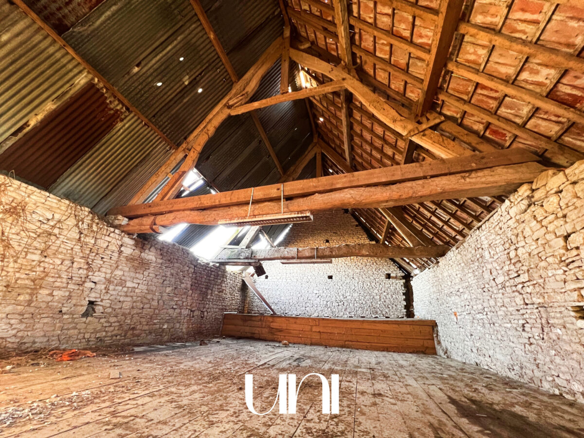 Lot de 2 granges de 140m2 et 50m2 à rénover au FRESNE-CAMILLY