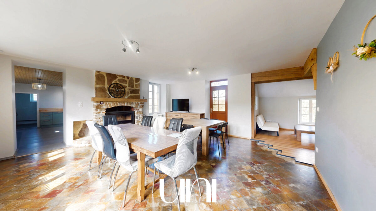 Propriété de 480m2 sur une parcelle de 9797m2 à SAINT-GERMAIN-LE-VASSON