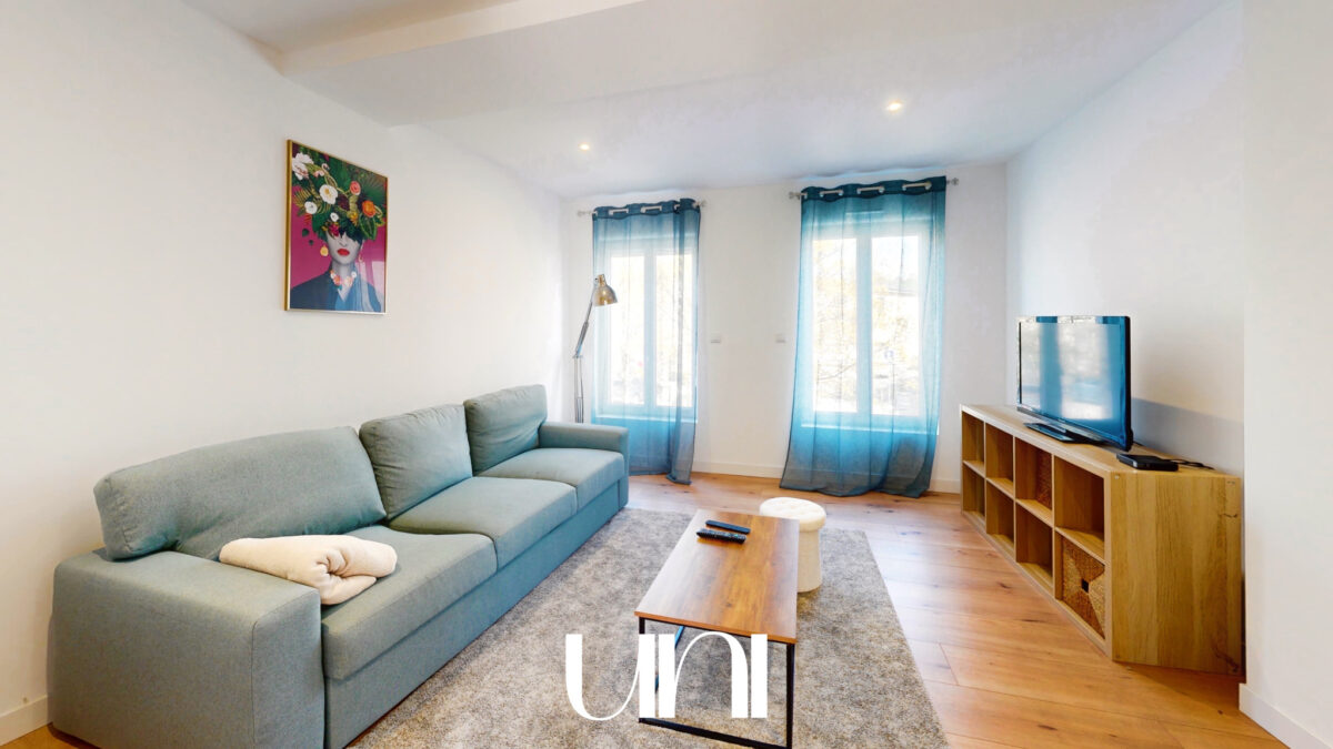 Maison de ville T4 de 94m2 à ARGENCES