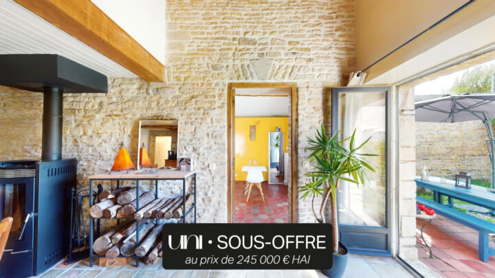 Charmante maison en pierre 103 m2 dans le coeur du bourg de Creully.