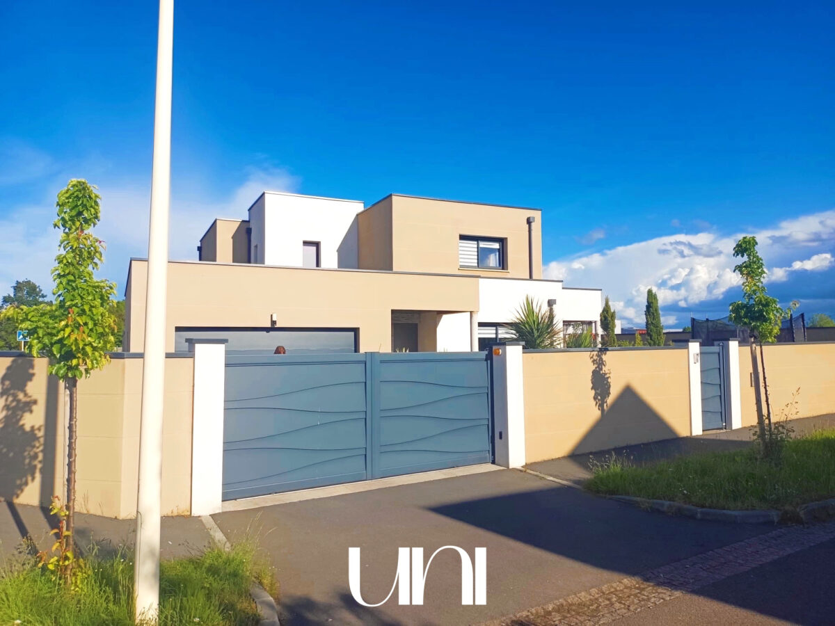 Maison T5 de 142m2 sur une parcelle de 617m2 à CORMELLES-LE-ROYAL